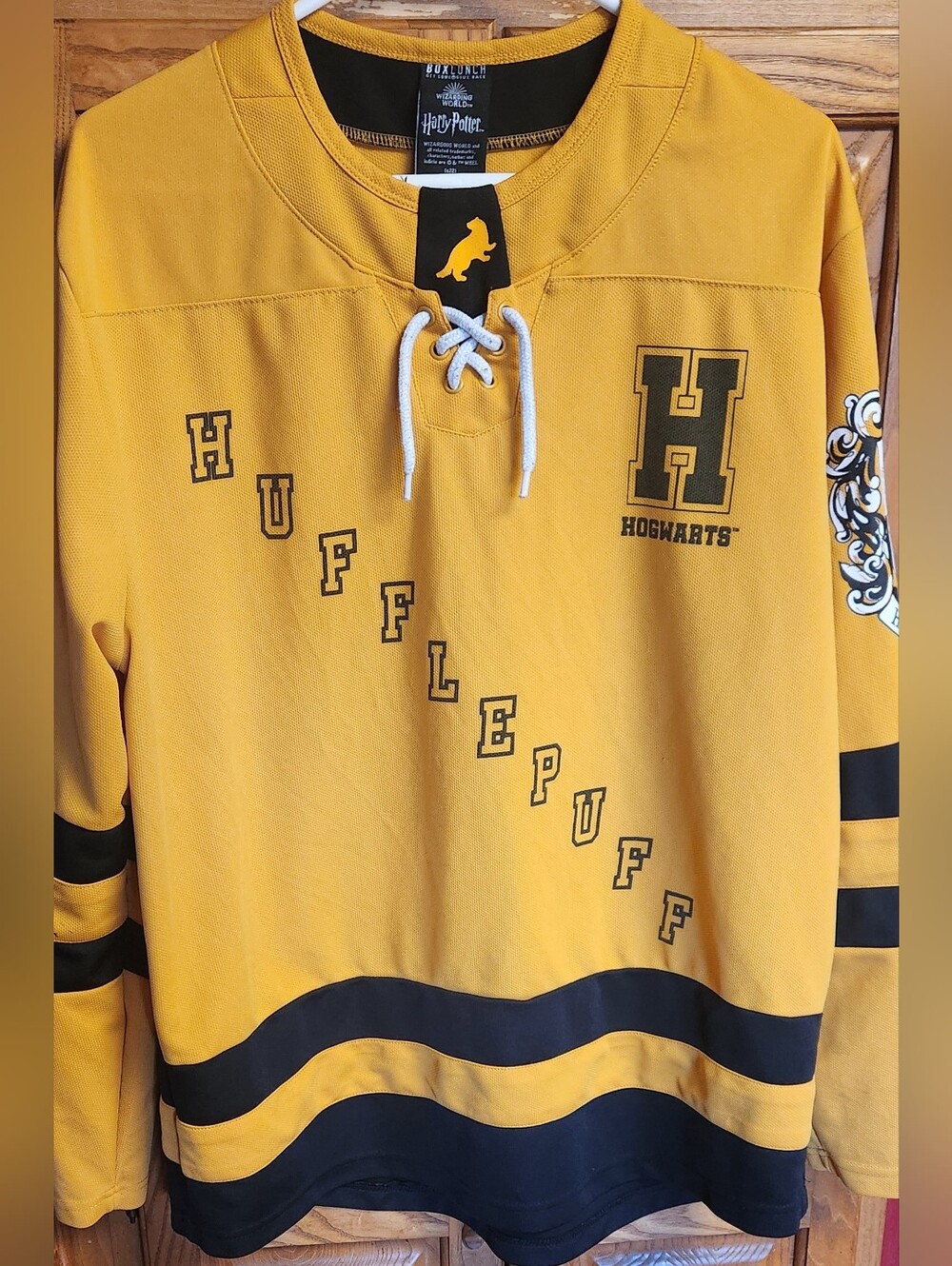 HARRY POTTER Hockey Jersey Adult S Small Hufflepuff Seeker BoxLunch Hogwarts #07